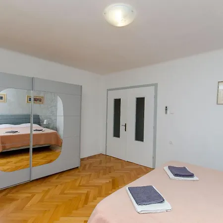 Elegant Luxury 2-bedroom In Center Split